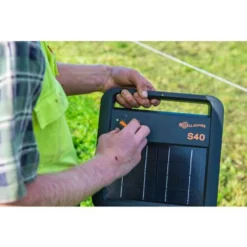 Gallagher™ S40 Solar Fence Energizer -FENCING Sales 7415277 2