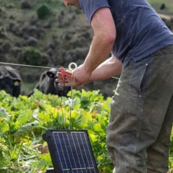Gallagher™ S200 Solar Fence Energizer -FENCING Sales 7415282 2