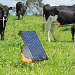 Gallagher™ S200 Solar Fence Energizer -FENCING Sales 7415282 3
