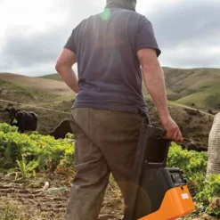 Gallagher™ S200 Solar Fence Energizer -FENCING Sales 7415282 5